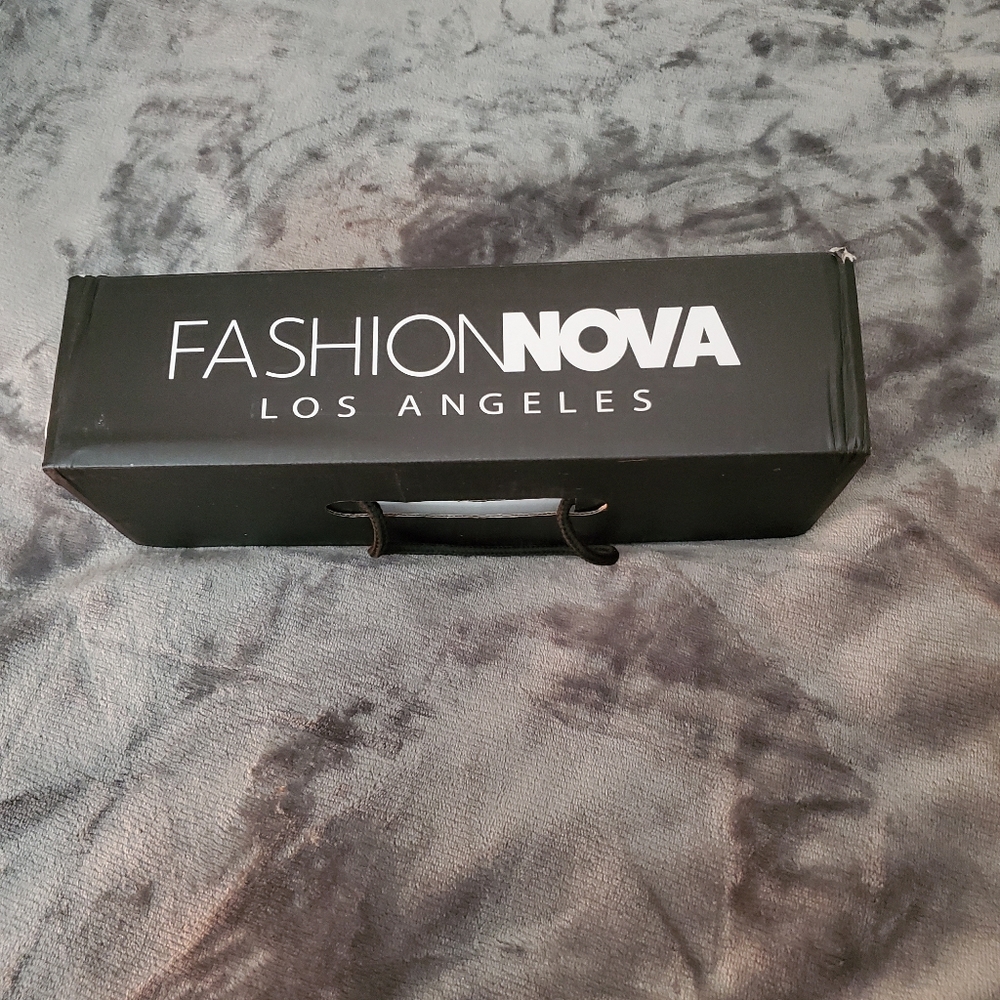 Fashion nova sandles